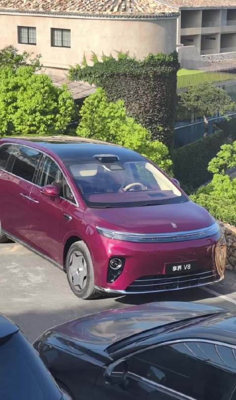 鸿蒙智行下半年一堆新车要上，昨天尊界V680/V800上市，然后紧接着...
