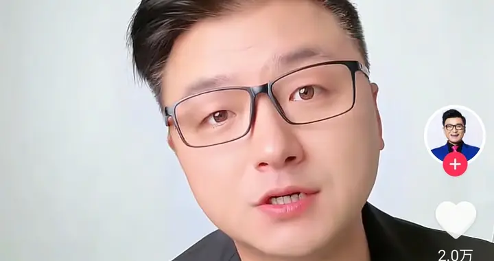 张雪峰女儿缅怀爸爸，流泪表情让人心疼，回应得体家教果然不一般