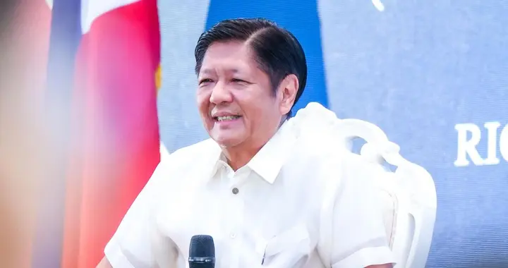 小马科斯感谢中方不计前嫌，提出一个不情之请，闭口不提黄岩岛