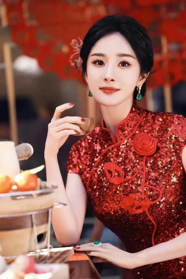 杨幂 · 红旗袍