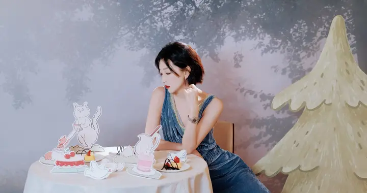 周冬雨分享图片