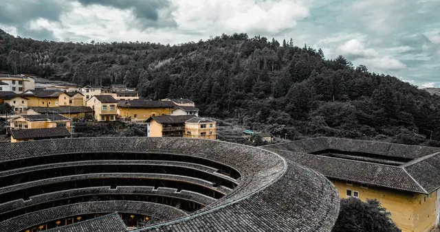 福建土楼完整历史沿革（结合客家五次迁徙脉络）