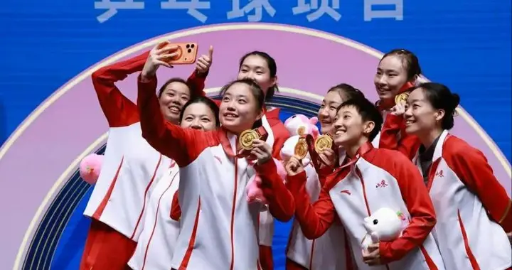 泪目！31岁陈梦带队夺冠，朱雨玲两字留言 昔日双子星情谊看哭全网