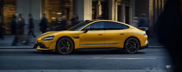 为啥造车起步晚，竞争激烈入场，雷军的小米汽车成功了？