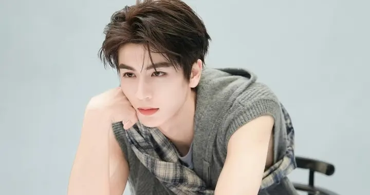 来自张凌赫的回旋镖：从审判小鲜肉的人，变成了被审判的小鲜肉