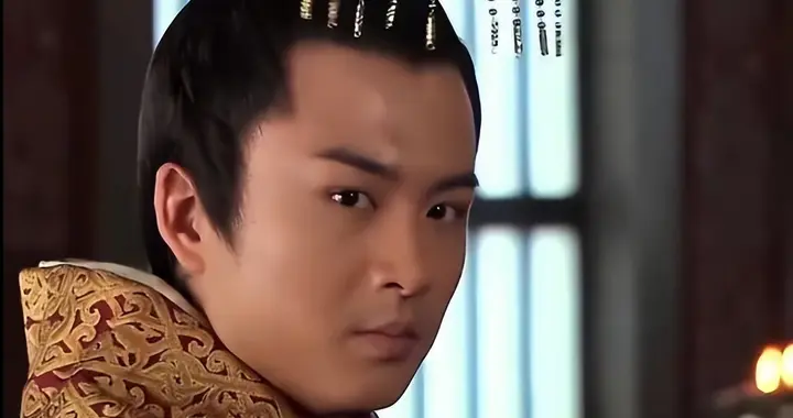 史书夸他不近女色，野史却曝：他只爱“男色”，妻妾全是摆设