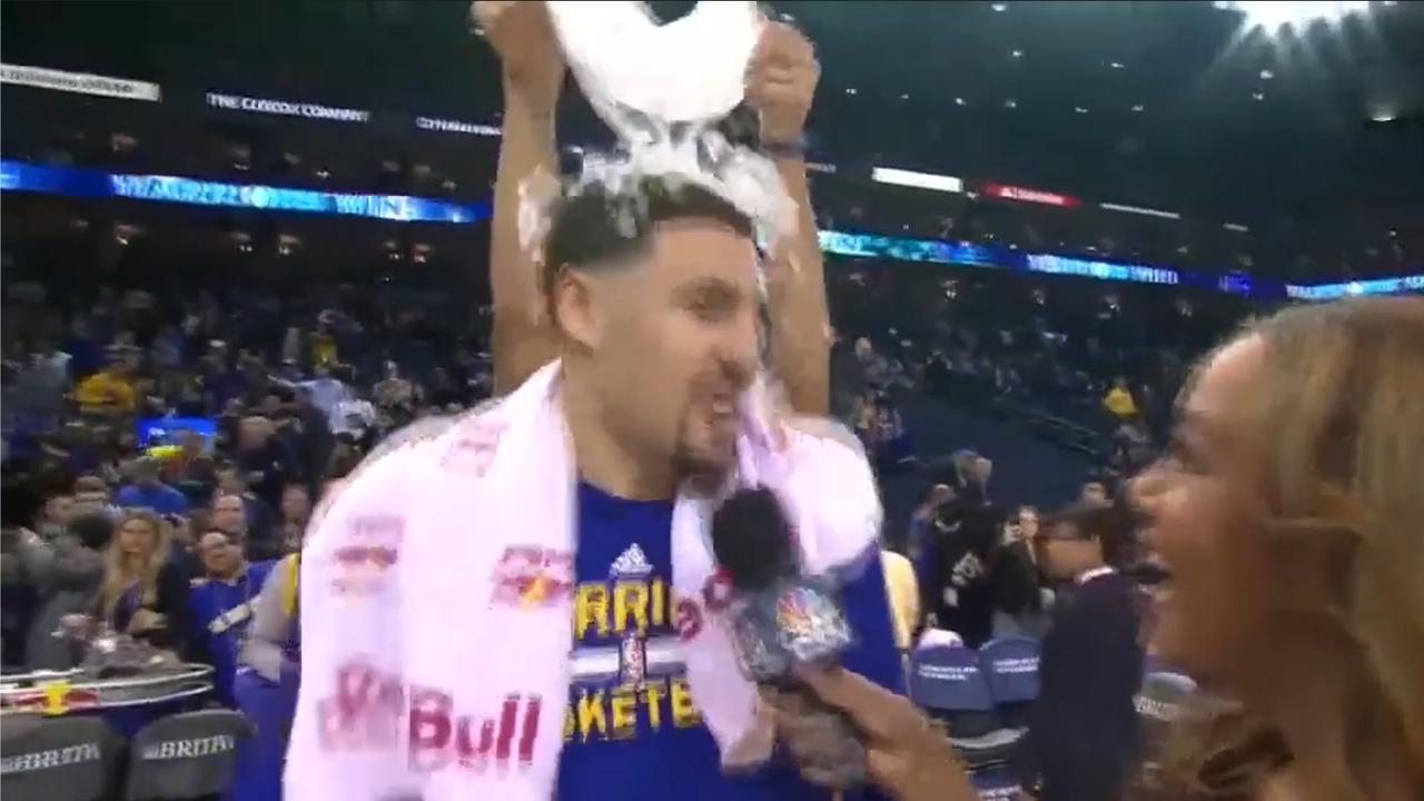 NBA搞笑瞬间，奥尼尔水枪狂射巴克利