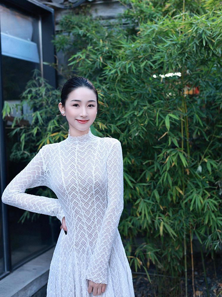 聚会晚宴会白色蕾丝镂空大摆长袖连衣裙