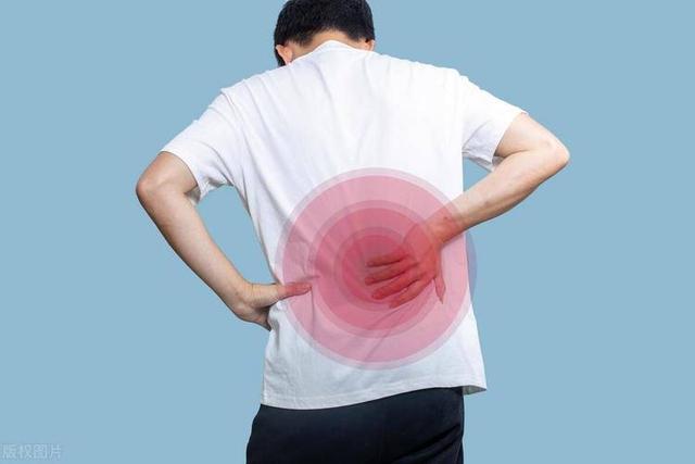 61岁男子左侧腰部疼痛以为是肾结石，医生看了一眼CT：惊出一身汗