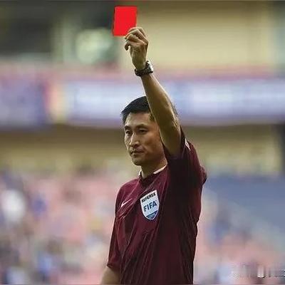 爱上小老弟：现役裁判谁最帅？马宁不但是业