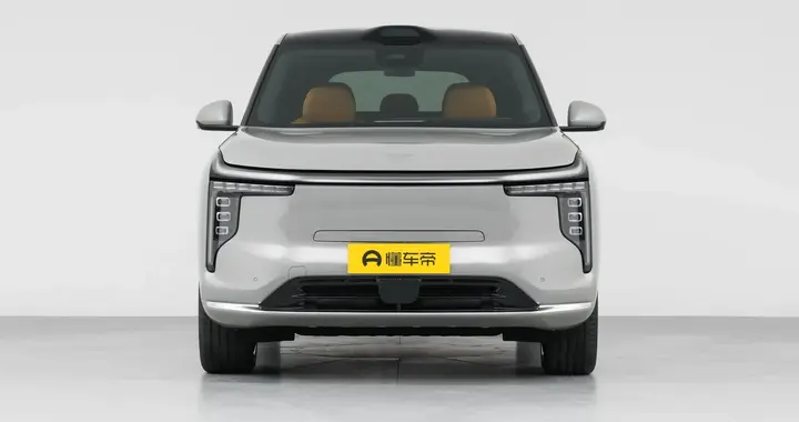 试驾智己LS8：30万级的全家旗舰，三代同堂出行一步到位！