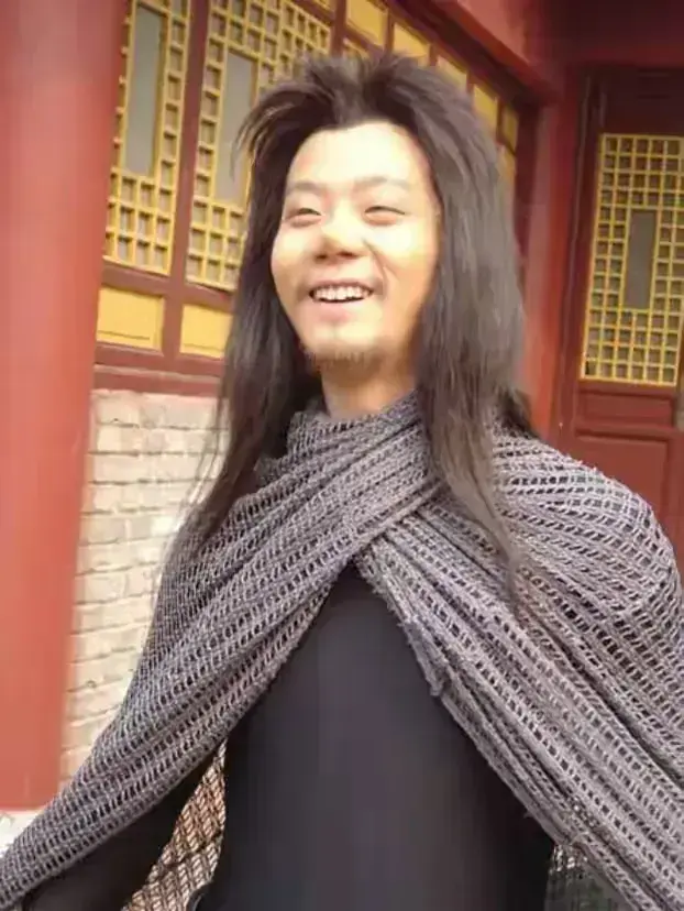 国内最惨影帝，因长得太丑，只能靠“扮狗”走红，49岁无人问津