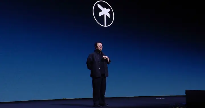 调侃遥遥领先吐槽游戏皮肤，罗永浩科技春晚变味了？网红老罗带货很拼