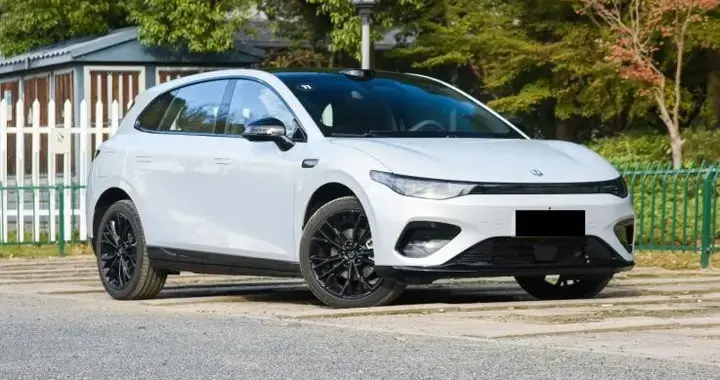 10万元求同存异买啥车？零跑Lafa 5了解一下，比亚迪的价格买小米