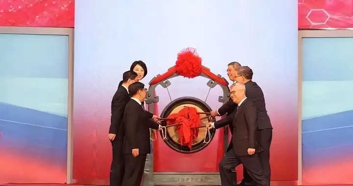 927亿！陕西第一大巨兽：撕开硅片垄断铁幕，75后掌门背后竟是他