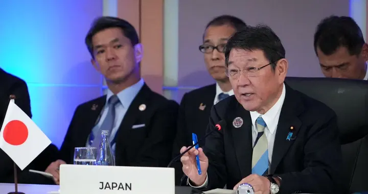 日本媒体开始欢呼，茂木敏充自豪表示，终于和中国外长接触了