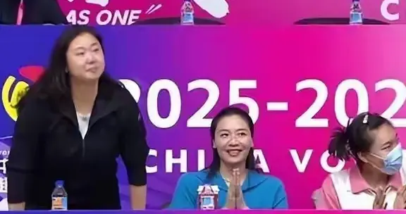 魏秋月张娜抽签送好运！女排喜提亚锦赛上上签，冲冠概率六四开