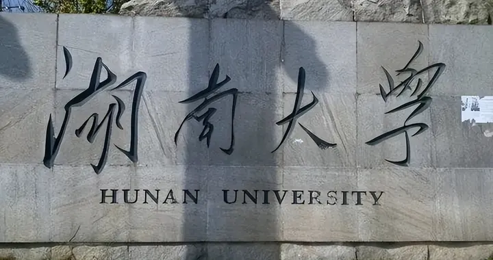 “美女秘书”朱旭：年薪849万年终奖1000万，起步同戴璐副局长