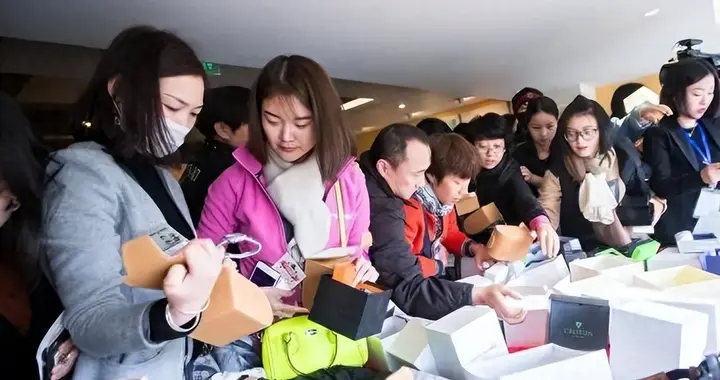 几乎都是假货，利润高达650%，为何消费者还争相购买？