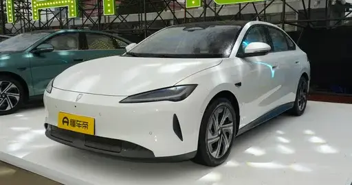 7.98 万起的纯电家轿！555km 续航 + 6.8 秒破百，还有城...