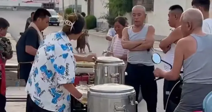 山西油条夫妻：妻子自幼被砍手割耳，丈夫半身发育！