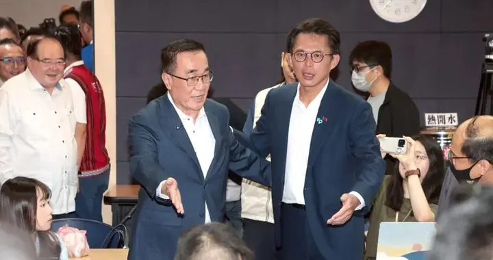 新北蓝白合成功！李四川民调碾压出线 黄国昌大方送祝福！