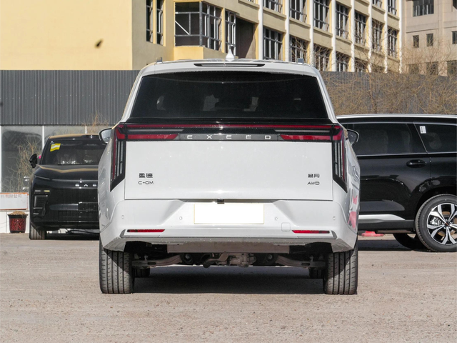 奇瑞推出“重磅SUV”！长超5米，619马力+三电机，油耗1.5L，实在