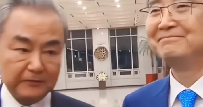 特朗普想11月份，在深圳见金正恩？王毅把话挑明，韩外长差点笑场