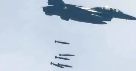 一味妥协换不来个人家庭国家的未来，守住底线方有底气