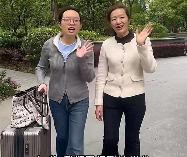 郑琴耍心机，谢爸接娃中断甩给邻居，谢妈带货19日9点，老板被扒