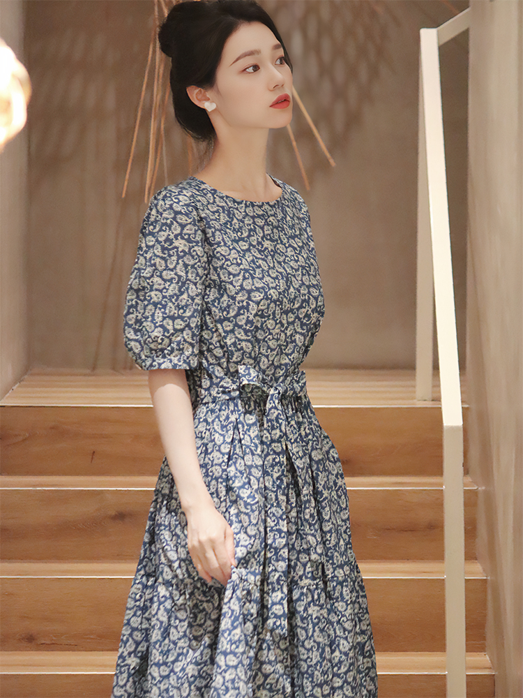清雅连衣裙