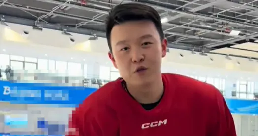 时隔4年，英如镝首度称英达和巴图仍不来往，对宋丹丹称呼显敷衍