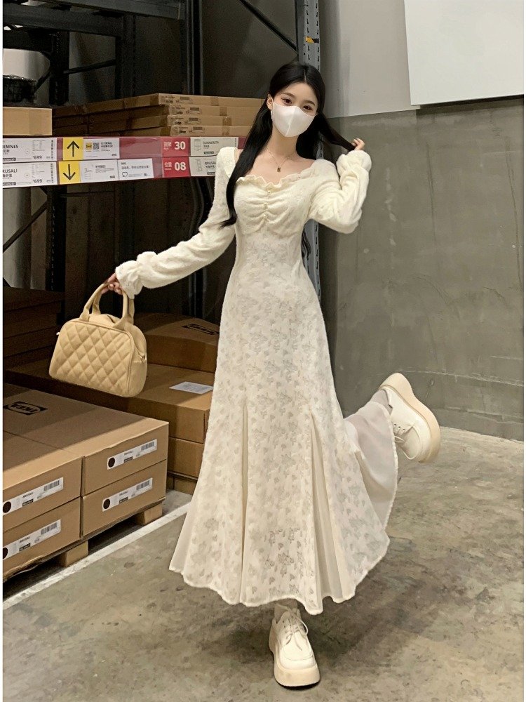 法式温柔风蕾丝方领长袖连衣裙女