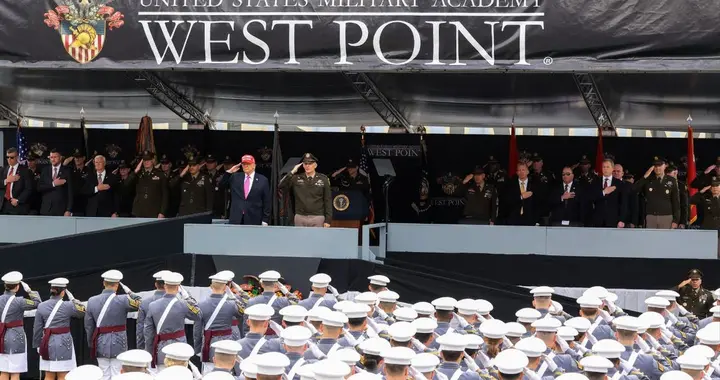 特朗普“朋友”捐赠 1.3 亿美元，在政府停摆期间支付军队薪水