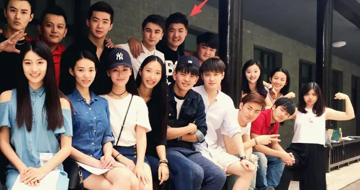 闹大！闫学晶儿子持续被举报，疑占名额！官媒下场压力给到了中戏