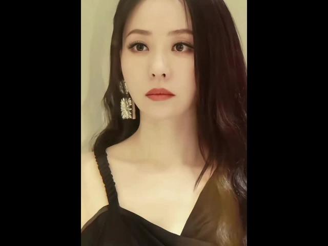 “村姑”变欲女，张靓颖让人血脉偾张。