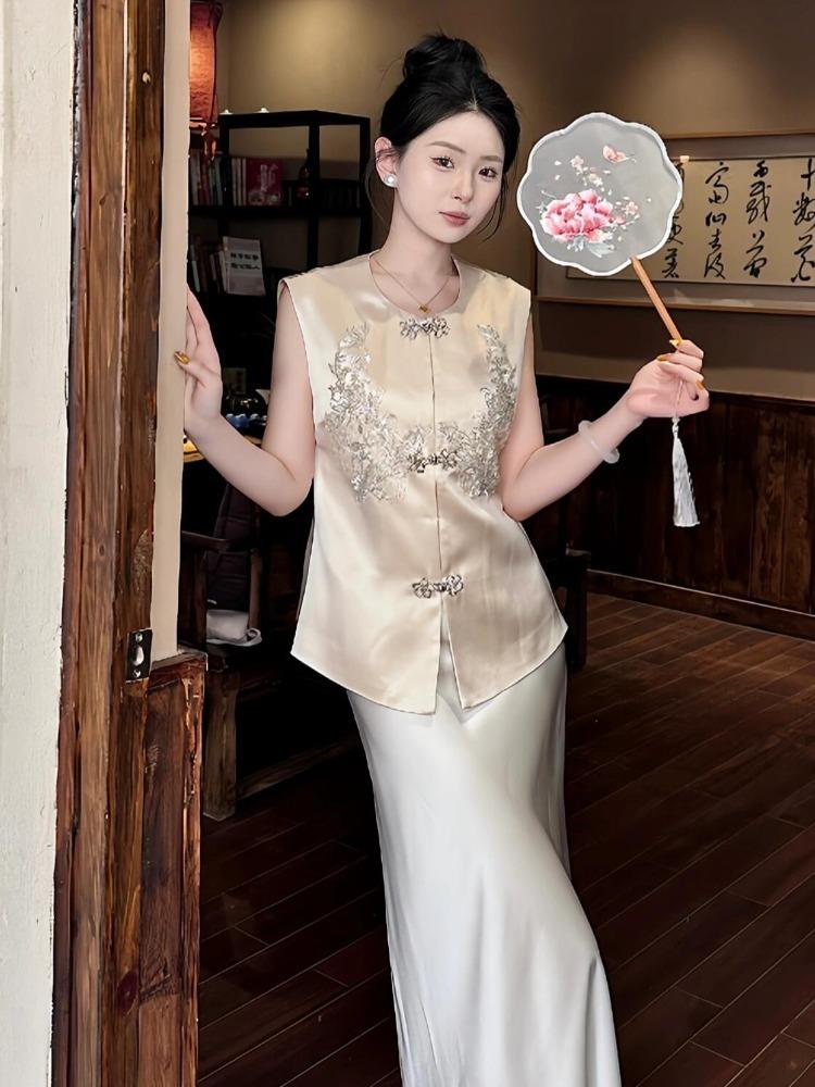 新中式国风时尚别致洋气香槟色刺绣马甲吊带裙两件套装女2025夏季