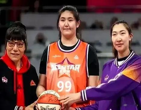 中国女篮有过七名两米以上的球员，她们都是谁？