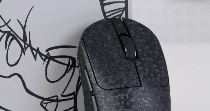 碳纤维外壳、PAW 3395与8k回报率——黑爵T520 PRO多模游戏鼠标