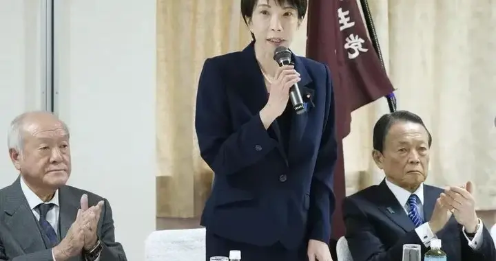 大选开始，高市早苗走错一步棋，麻生面露不喜，小泉眼巴巴的看着