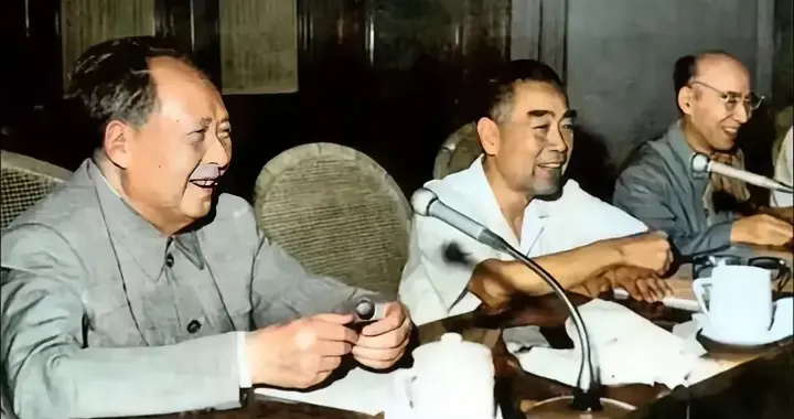 毛主席“领导者的责任，归结起来，主要地是出主意、用干部两件事