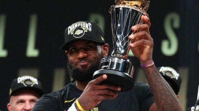 818体育：看NBA上咪咕视频  詹姆斯