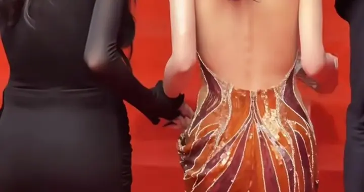 陈都灵温峥嵘戏外似真母女，挽手登台阶暖心互扶！