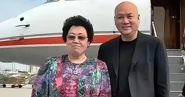 陈丽华去世，留下几百亿遗产，四条家规让迟重瑞无子，分不到百亿