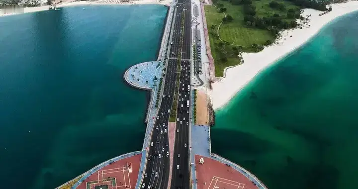 中国自动驾驶企业扎堆中东，为何阿布扎比成首选出海试验场？