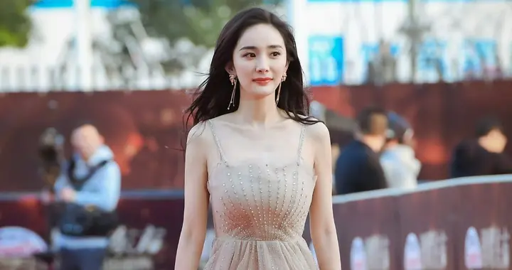 杨幂｜走红毯，岁月不败美人