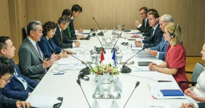 欧洲扛不住了，撤销对华限制，9人组团访华，还是对中国留了一手