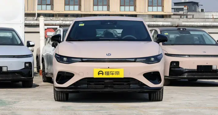 10万级纯电轿跑，真香！颜值高，续航长，智能体验拉满