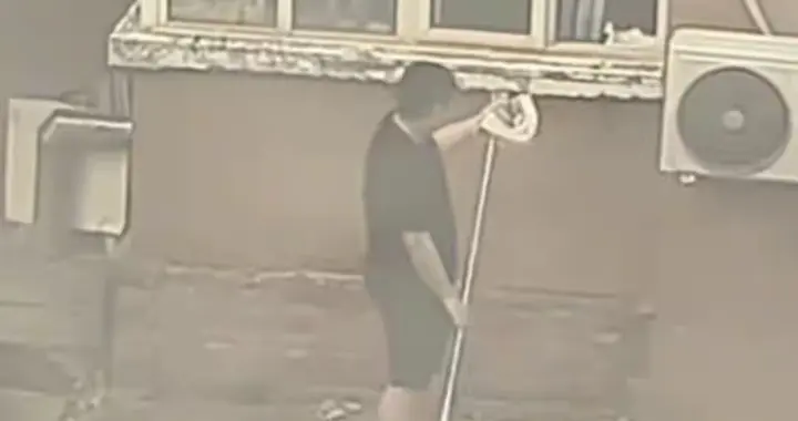 学生偷盗女性内裤后续！还拿到鼻子上闻，长相曝光，还是惯犯