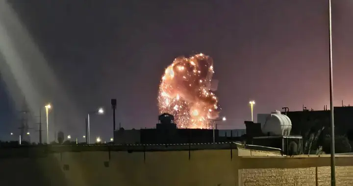 沙特炼油厂燃起大火！特朗普被迫紧急改口，伊朗的反击奏效了？